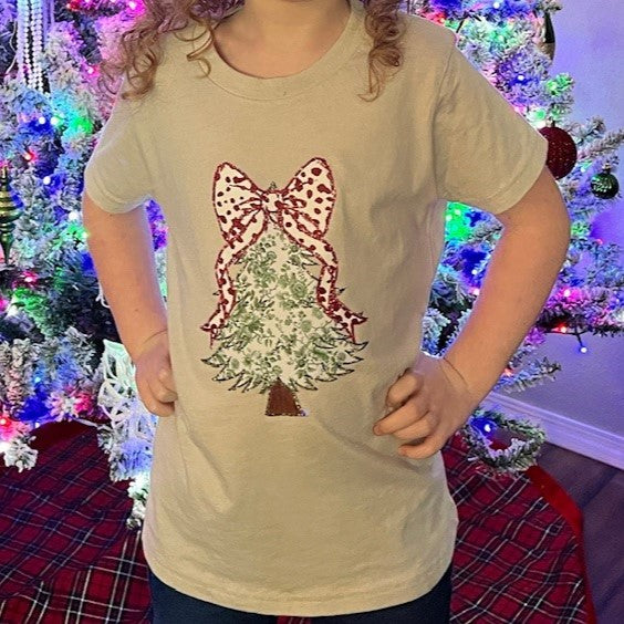 Coquette Green Christmas Tree Shirt - Festive and Comfortable Holiday Wear for Girls