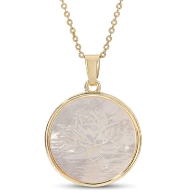 Elegant Etched Shell Pendant Necklace - Perfect Gift for Any Occasion